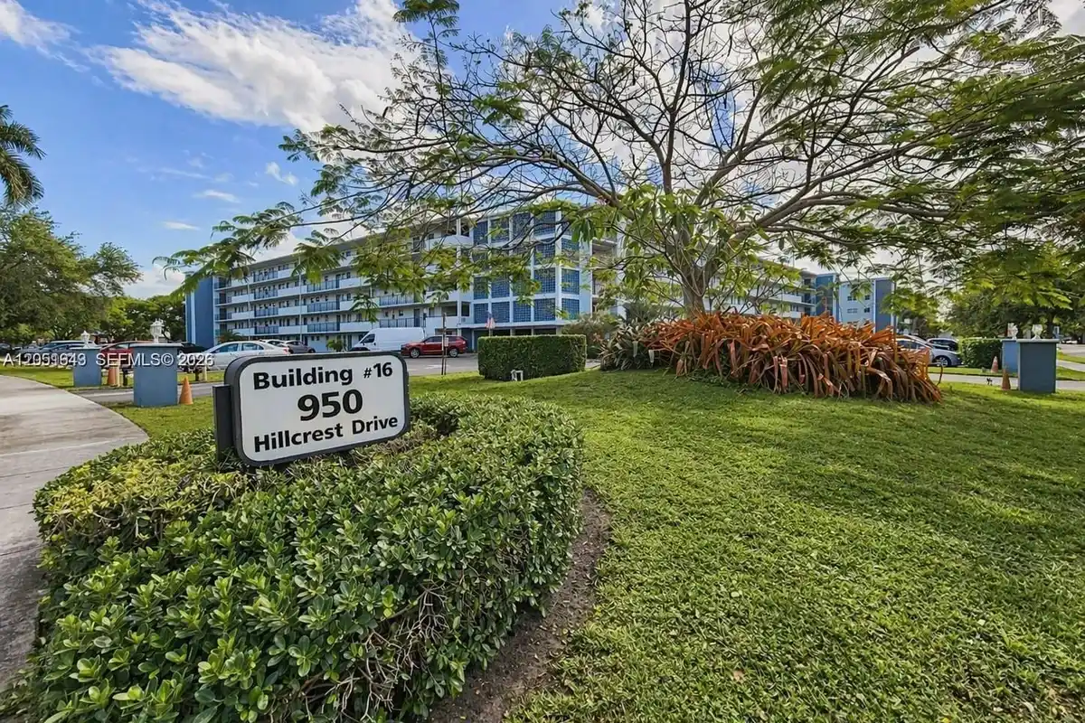 950 Hillcrest Dr #102, Hollywood: photo 1 of 19