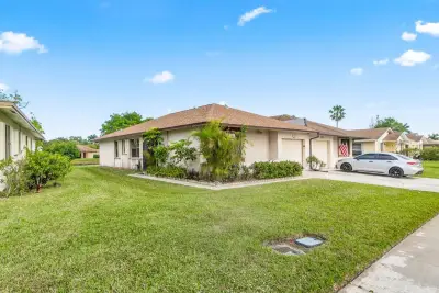 1620 Granfern Ave, West Palm Beach: photo 1 of 33