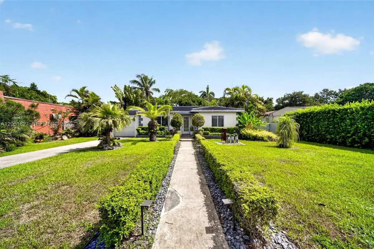 467 NE 129th St, North Miami: photo 1 of 58