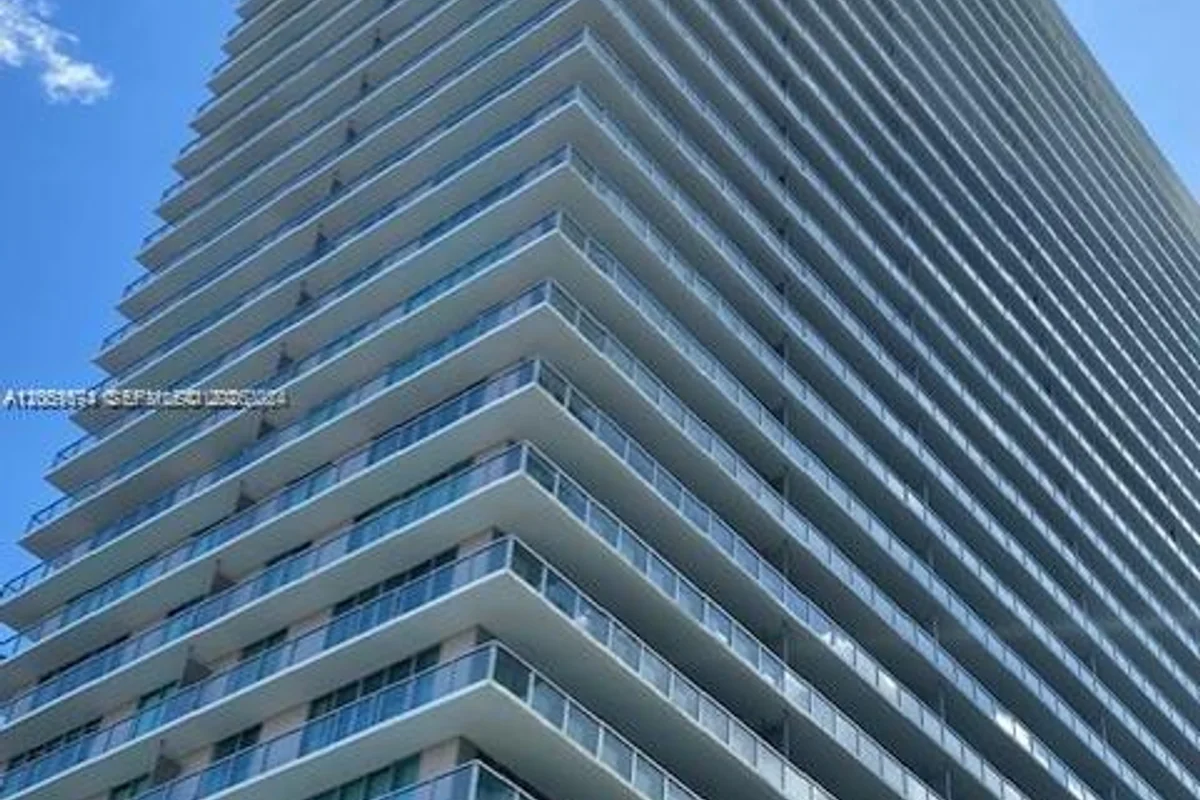 79 SW 12th St #1702-S, Miami: photo 1 of 30