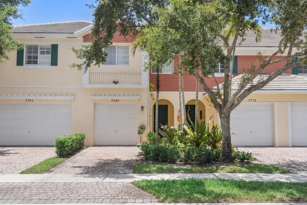 7783 Deercreek Ct, Davie: photo 1 of 34
