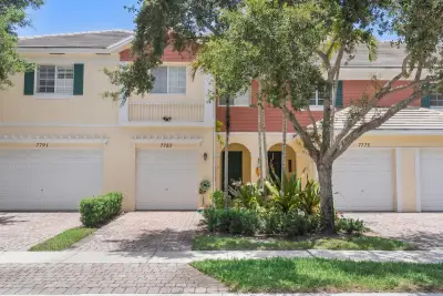 7783 Deercreek Ct, Davie: photo 1 of 34