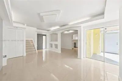 9674 Fontainebleau Blvd #28, Miami: photo 1 of 44