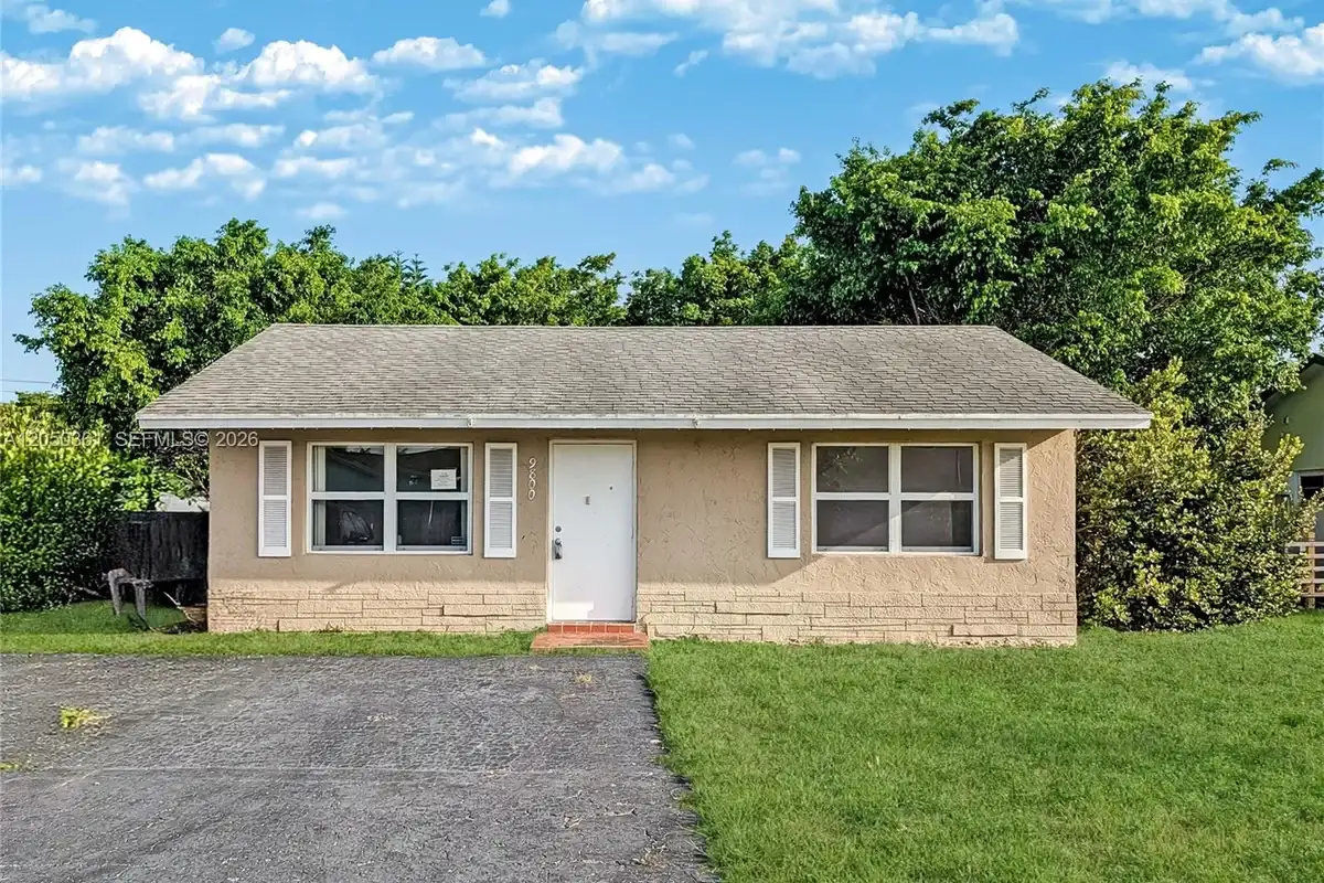 9800 NW 70th Ct, Tamarac: photo 1 of 18