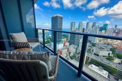 159 NE 6th St #3306, Miami: photo 1 of 5
