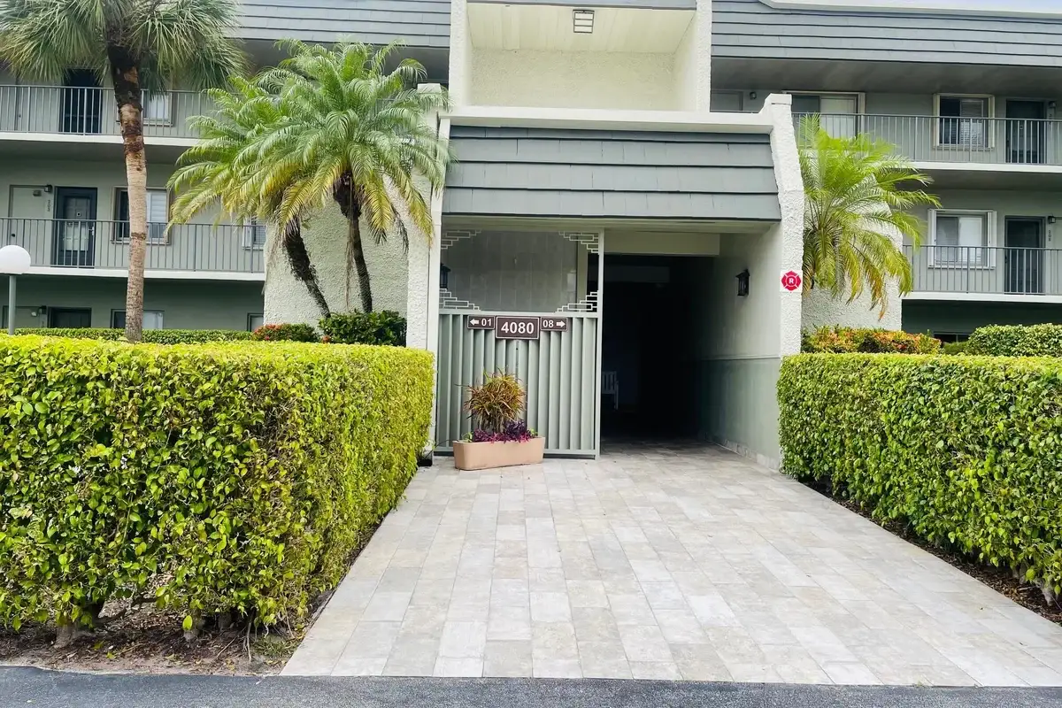 4080 Tivoli Ct #307, Lake Worth: photo 1 of 26
