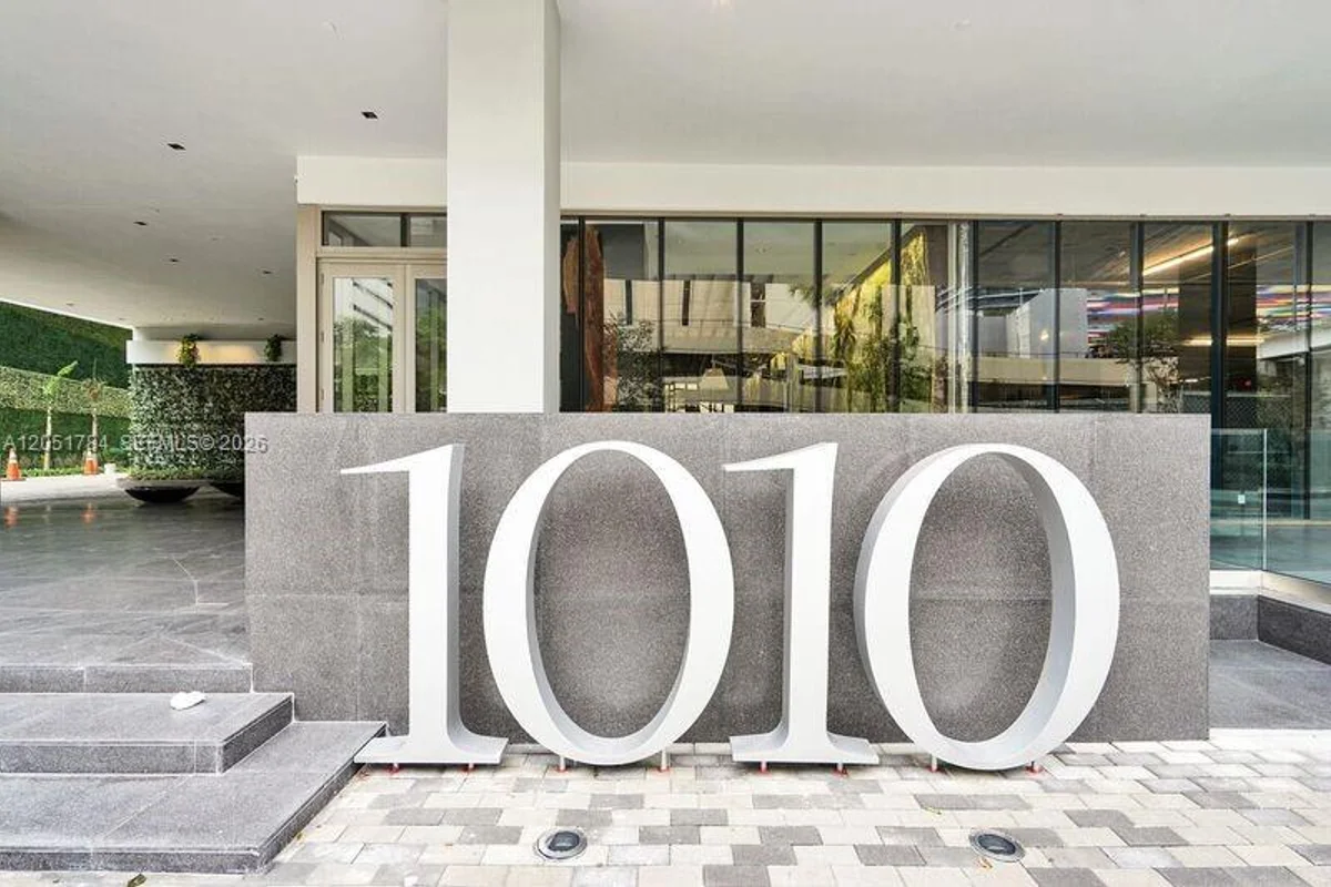 1010 Brickell Ave #1403, Miami: photo 1 of 27
