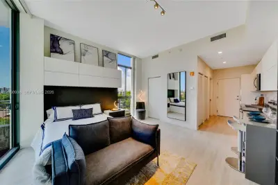 1809 Jackson St #VAR STUDIO, Hollywood: photo 1 of 11