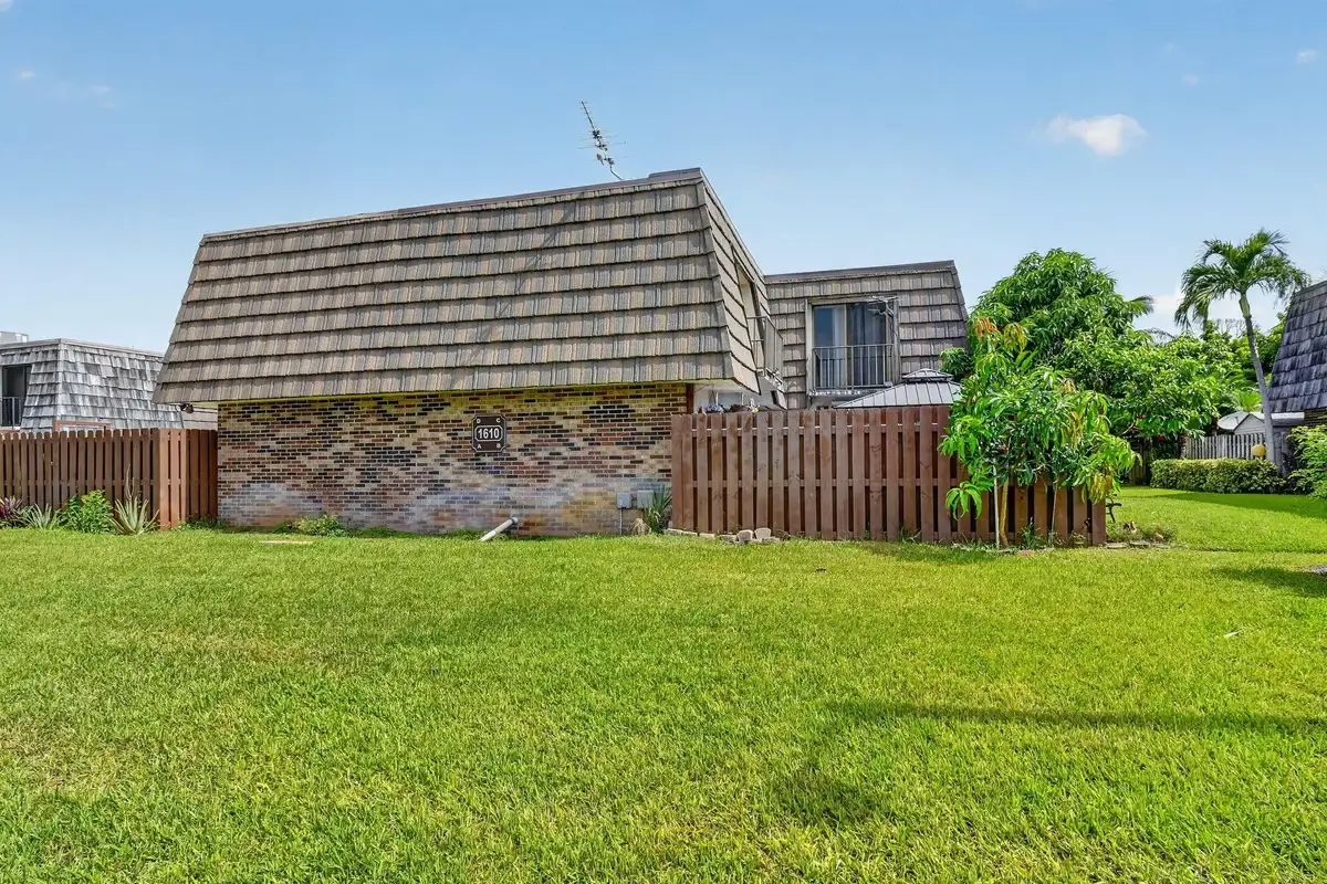 1610 Forest Lakes Cir #B, West Palm Beach: photo 1 of 39