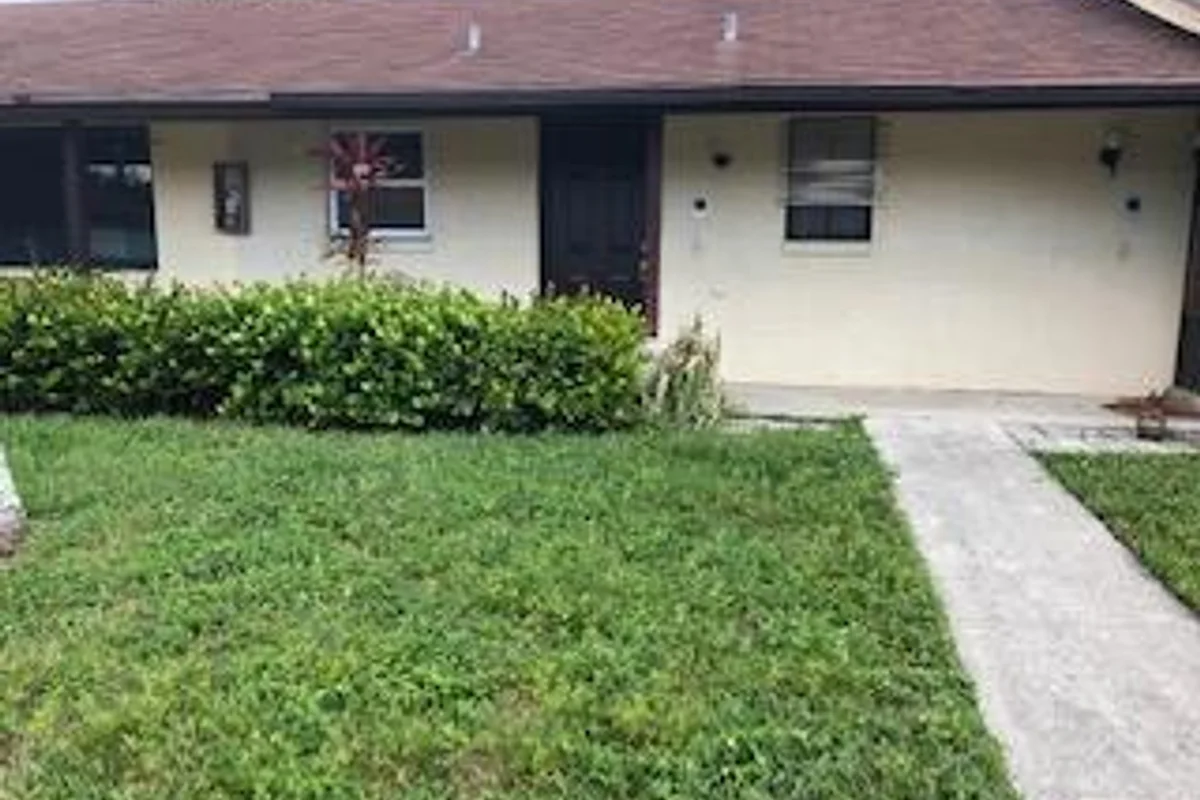 475 Glenwood Dr, West Palm Beach: photo 1 of 11