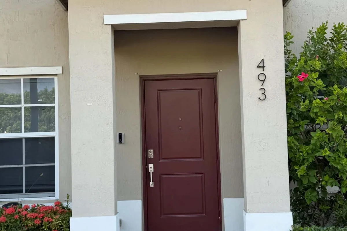 493 NE 5th Pl, Florida City: photo 1 of 5