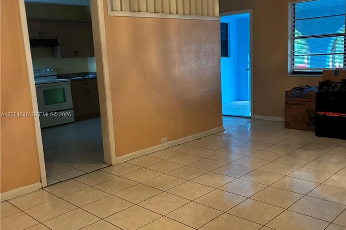 1011 NW 183rd Dr, Miami Gardens: photo 1 of 16