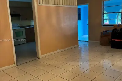1011 NW 183rd Dr, Miami Gardens: photo 1 of 16