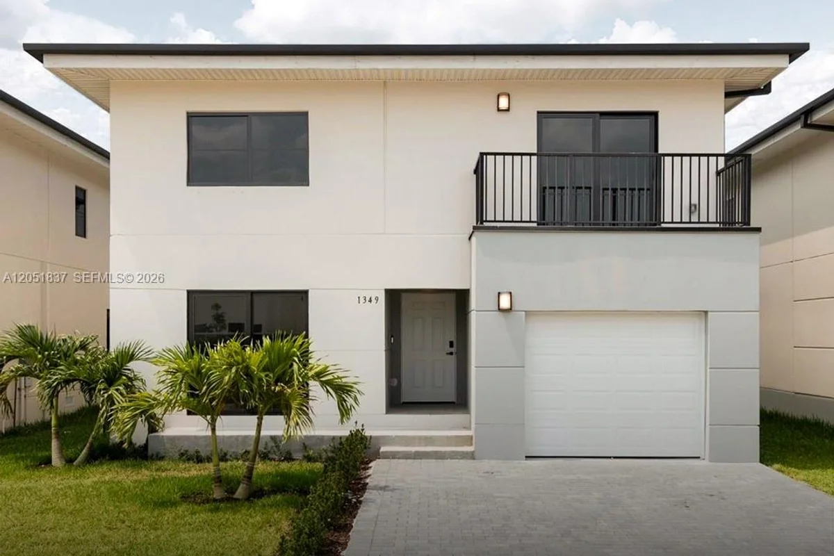1330 NW 2nd St, Florida City: photo 1 of 8