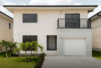 1330 NW 2nd St, Florida City: photo 1 of 8