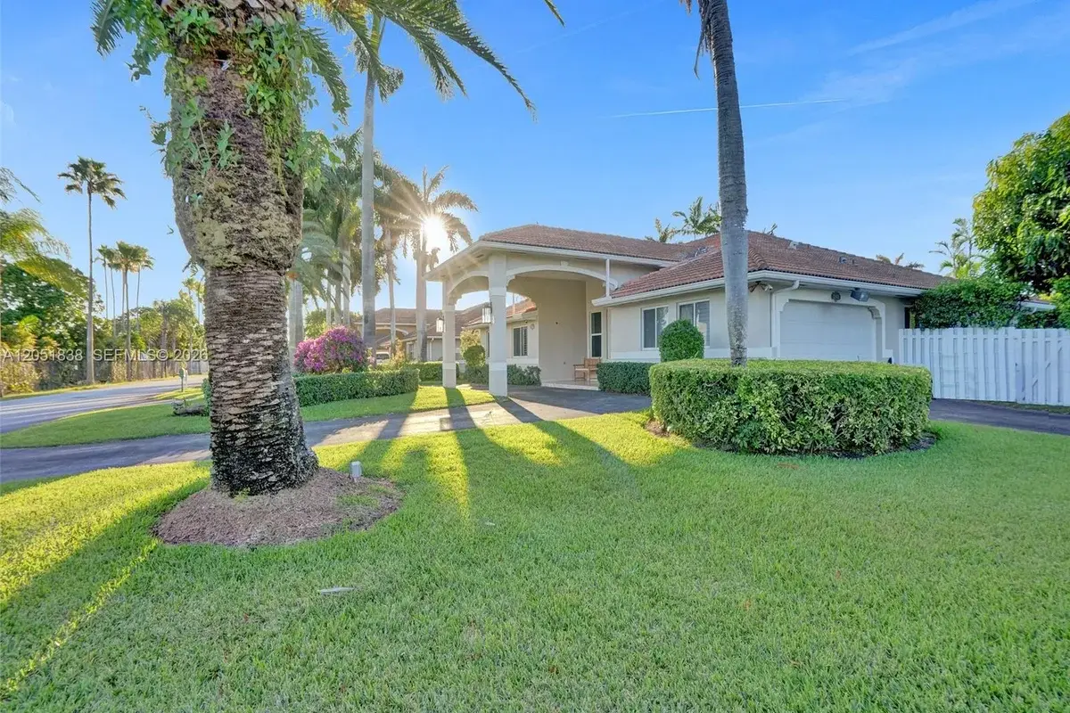 12401 SW 77th St, Miami: photo 1 of 95