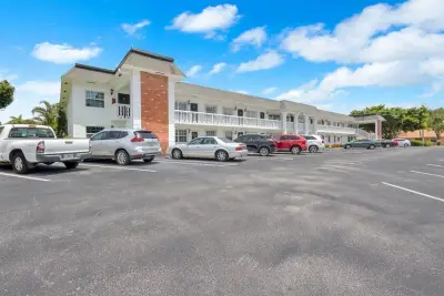 10000 Meridian Way N #15, Palm Beach Gardens: photo 1 of 35