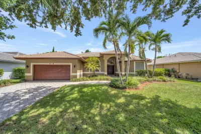 6420 NW 41st St, Coral Springs: photo 1 of 74
