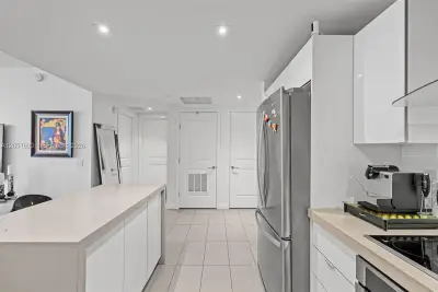 1600 NE 1st Ave #1017, Miami: photo 1 of 32