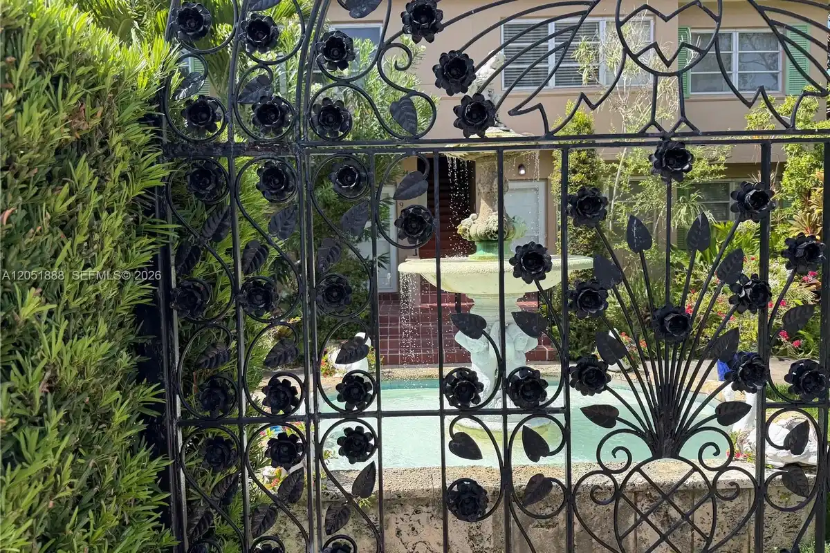 42 Almeria Ave #21, Coral Gables: photo 1 of 12
