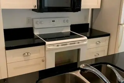 Condo in Coral Springs: photo 1 of 15