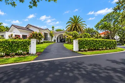 5901 SW 136th St, Pinecrest: photo 1 of 10