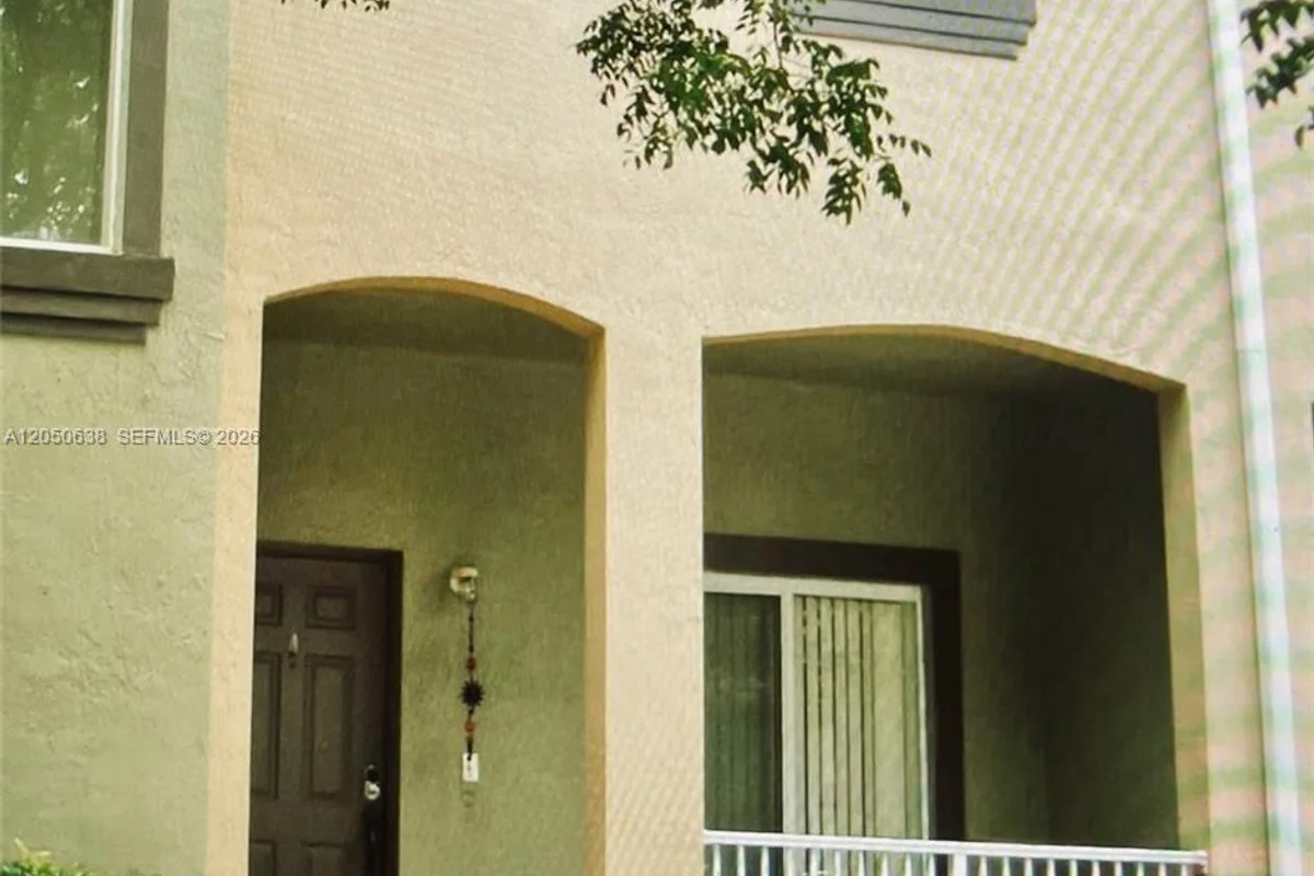 2416 SE 19th Ct, Homestead: photo 1 of 20