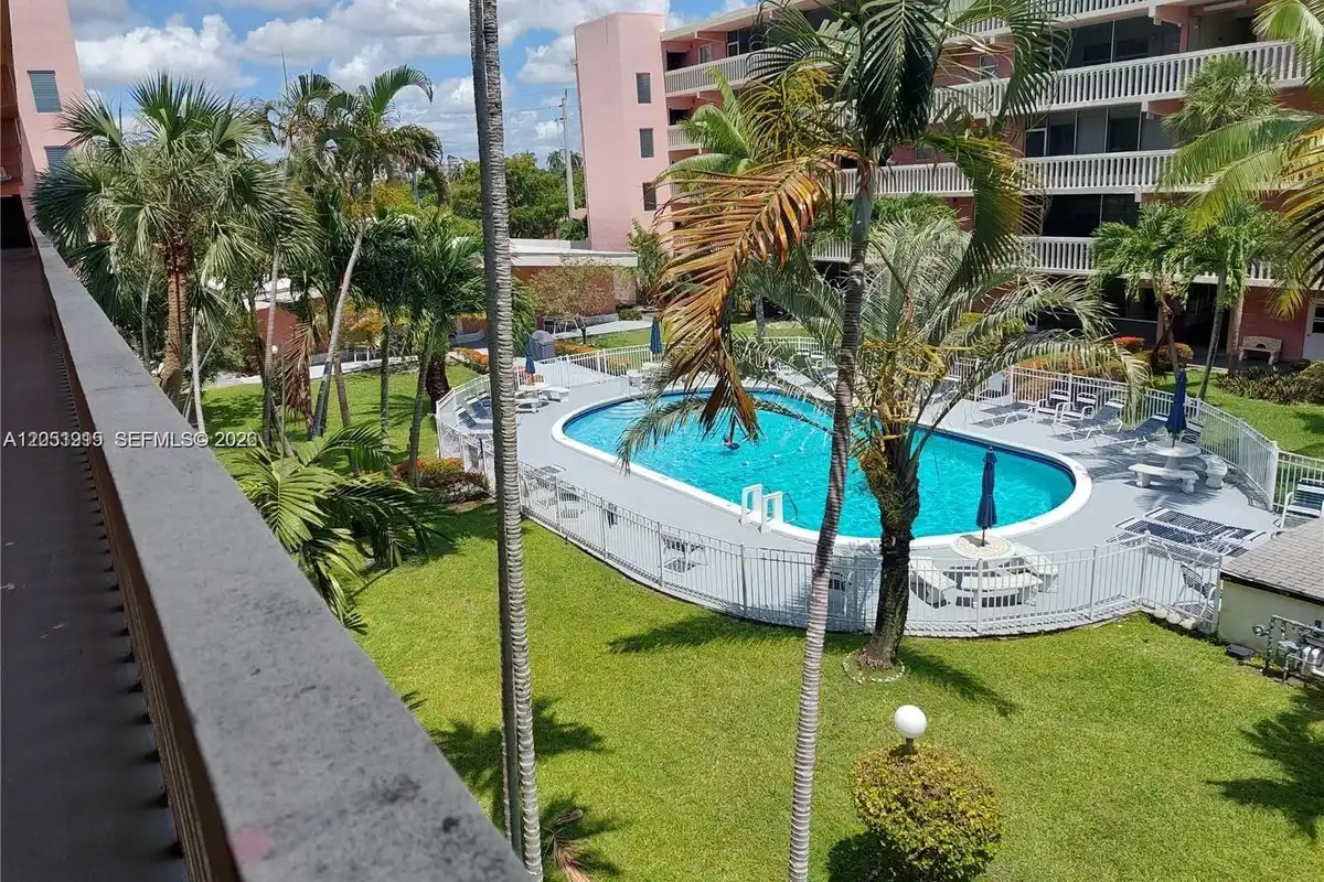 180 NE 12 Ave #15C, Hallandale Beach: photo 1 of 15