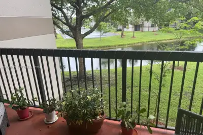 Condo in Sunrise: photo 1 of 22