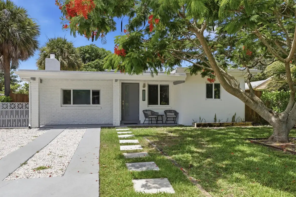 1225 15th Ave N, Lake Worth Beach: photo 1 of 26