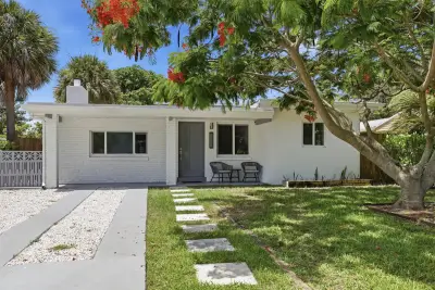 1225 15th Ave N, Lake Worth Beach: photo 1 of 26