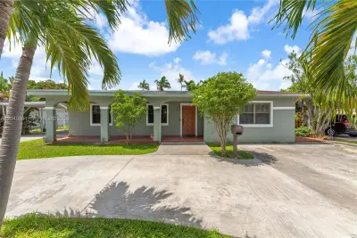 6860 SW 18th St, Miami: photo 1 of 35