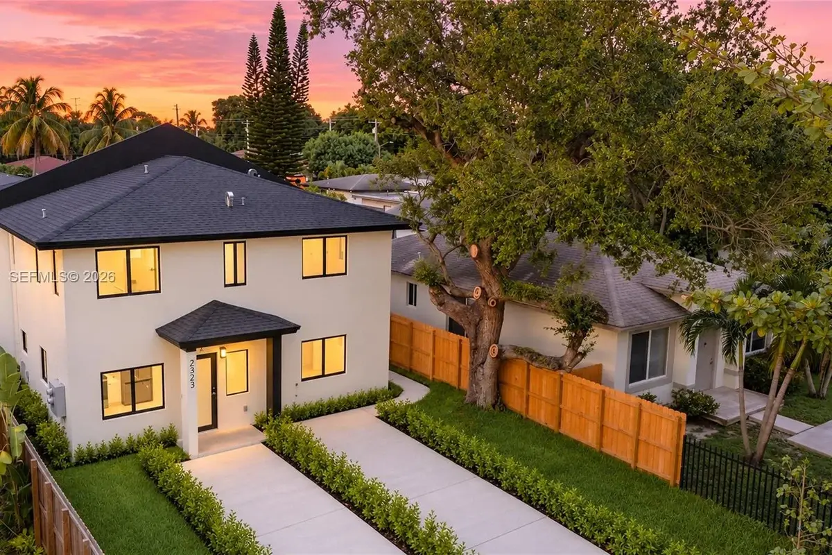 2323 NW 55th Ter, Miami: photo 1 of 14