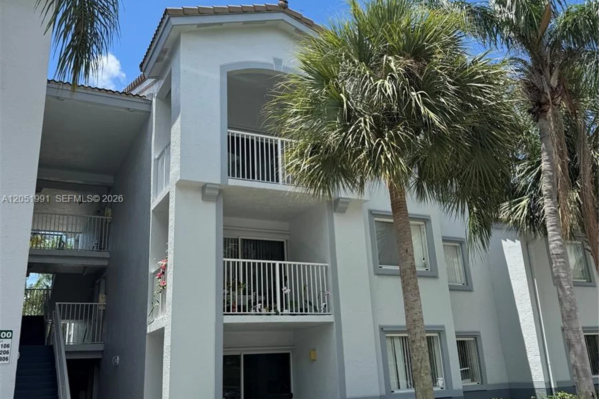 2600 S University Dr #103, Davie: photo 1 of 23