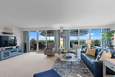 555 NW 4th Ave #501, Boca Raton: photo 1 of 37