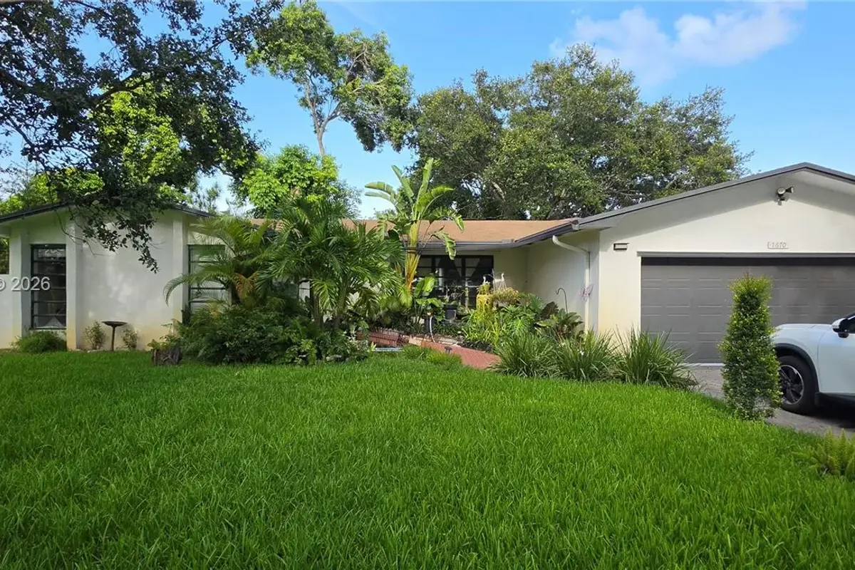 House in Davie: photo 1 of 45