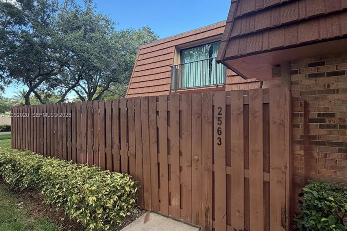 2563 Camelot, Cooper City: photo 1 of 10