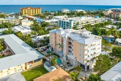 1931 NE 2nd St #305, Deerfield Beach: photo 1 of 13