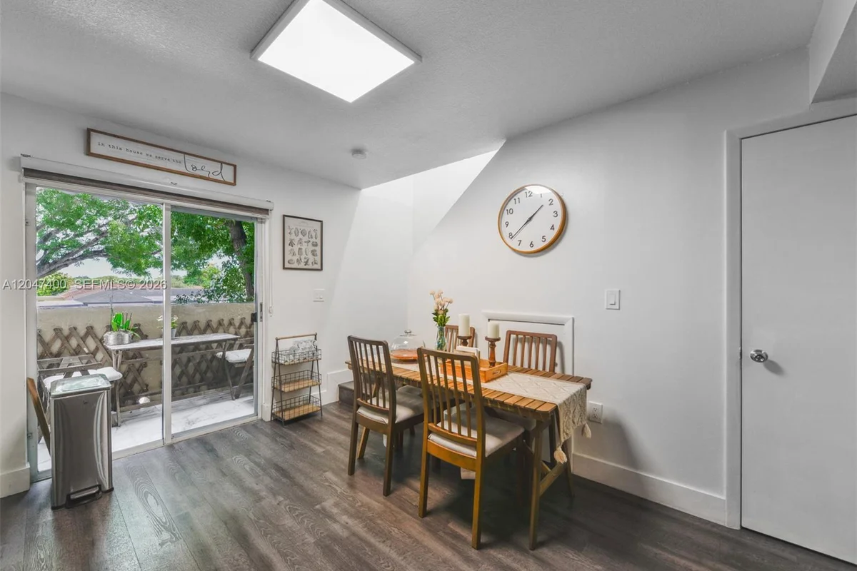 14901 SW 82nd Ter #1-205, Miami: photo 1 of 26