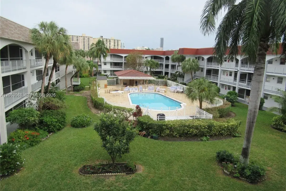 501 Blue Heron Dr #121-A, Hallandale Beach: photo 1 of 20