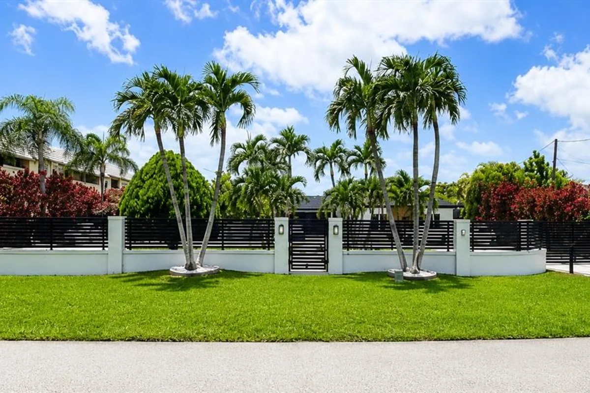 6940 SW 89th Ct, Miami: photo 1 of 24