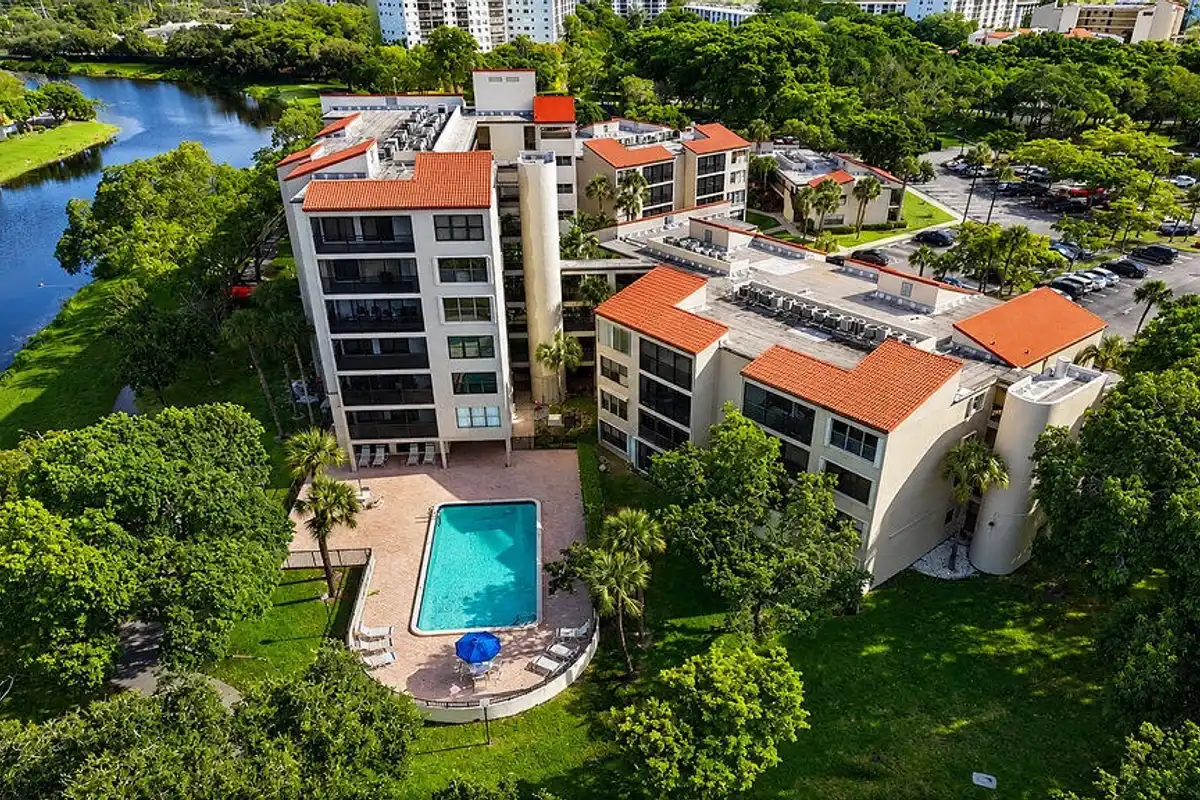 2322 S Cypress Bend Dr #311, Pompano Beach: photo 1 of 13