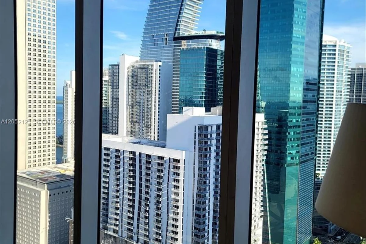 151 SE 1st St #PH11, Miami: photo 1 of 22