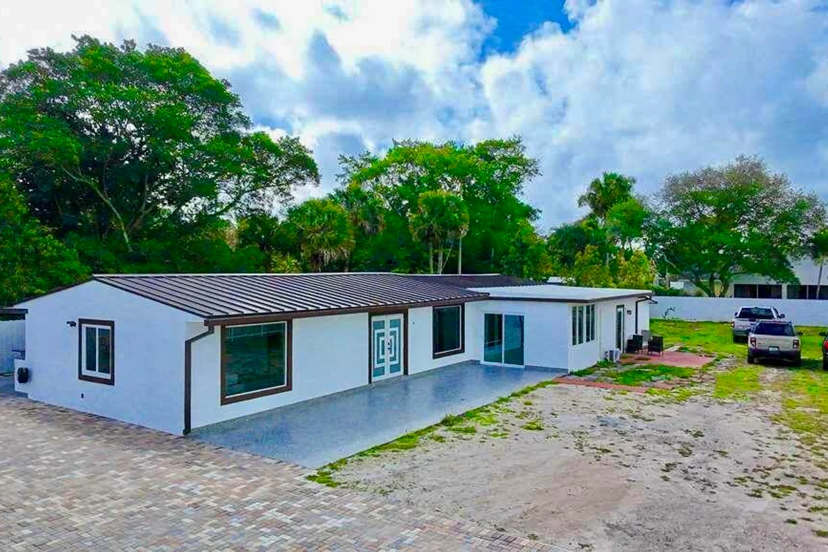 696 Arlington Dr, West Palm Beach: photo 1 of 43