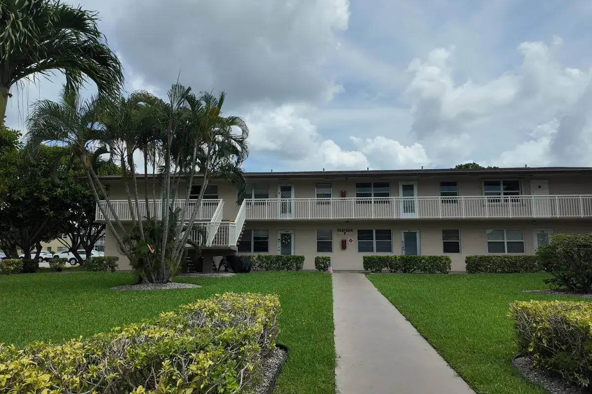 326 Chatham P, West Palm Beach: photo 1 of 22