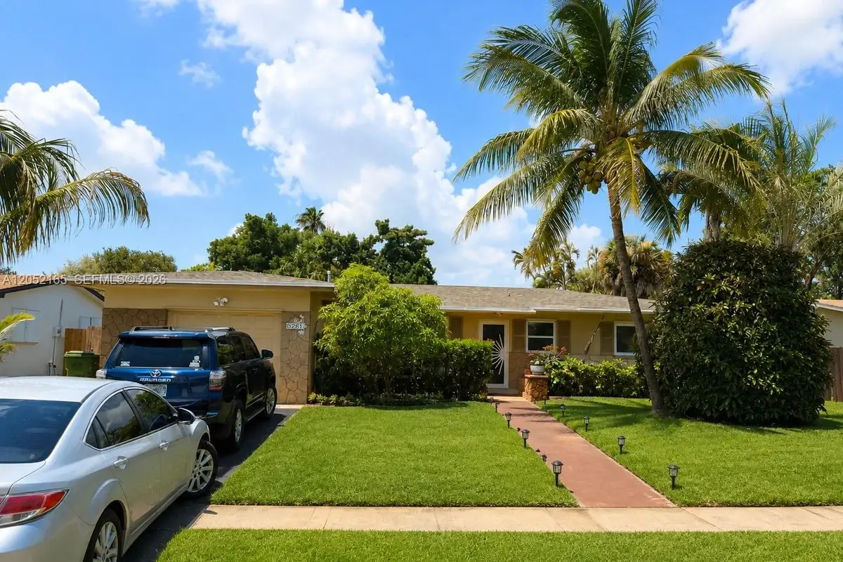 8291 NW 17th Ct, Pembroke Pines: photo 1 of 11