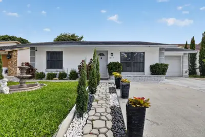 5639 Ithaca Cir E, Lake Worth: photo 1 of 32
