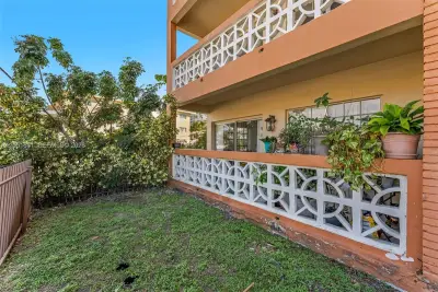 11840 NE 19th Dr #9, North Miami: photo 1 of 32