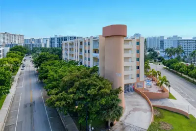 200 178th Dr #711, Sunny Isles Beach: photo 1 of 35