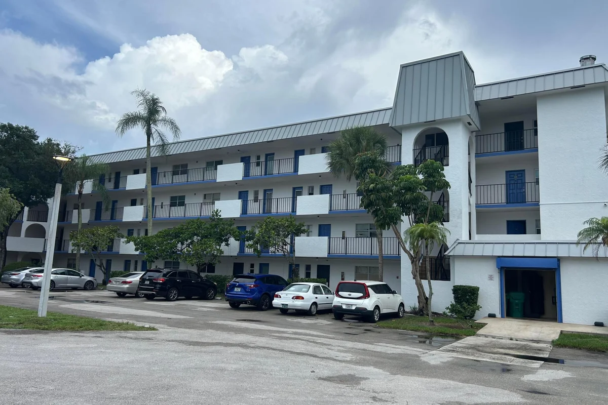 6100 S Falls Cir Dr #105, Lauderhill: photo 1 of 11